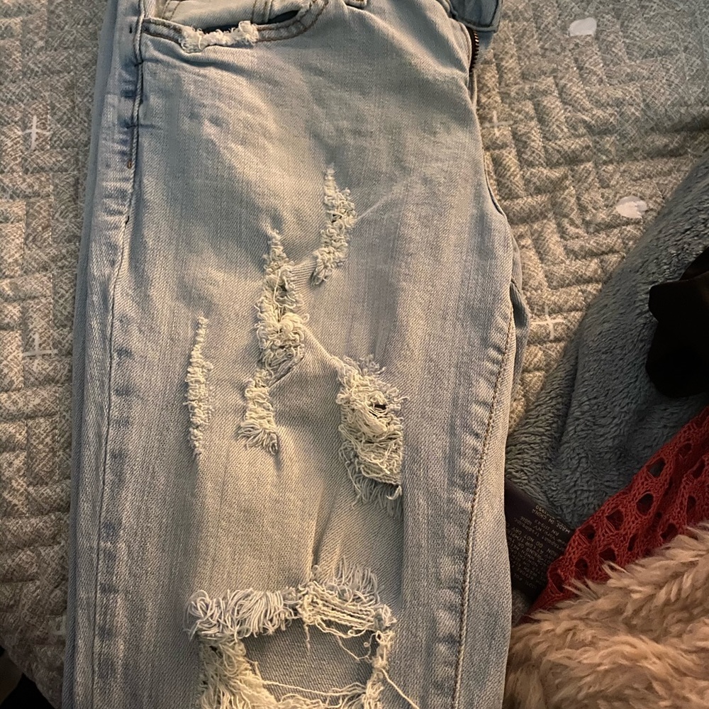 Distressed skinny jeans